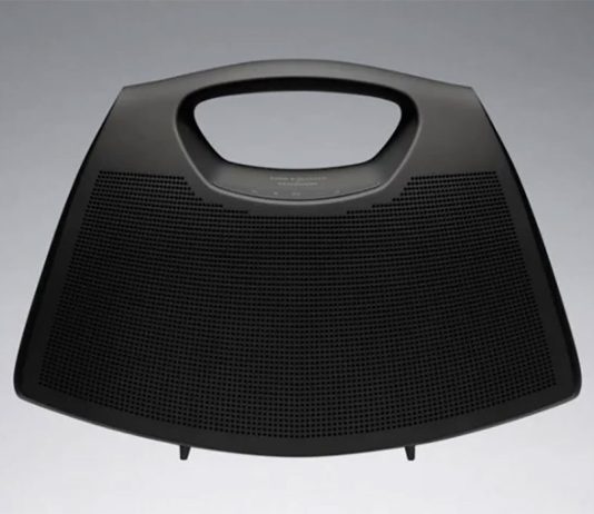 Balenciaga-i-Bang-&-Olufsen-zvučnik